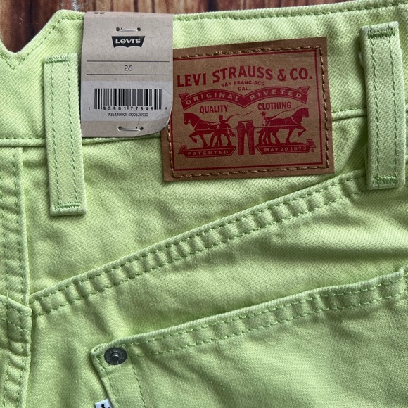 Levi’s Strauss Women’s Notch High Waisted Mom Shorts Daiquiri Green Size 26 - Picture 8 of 9